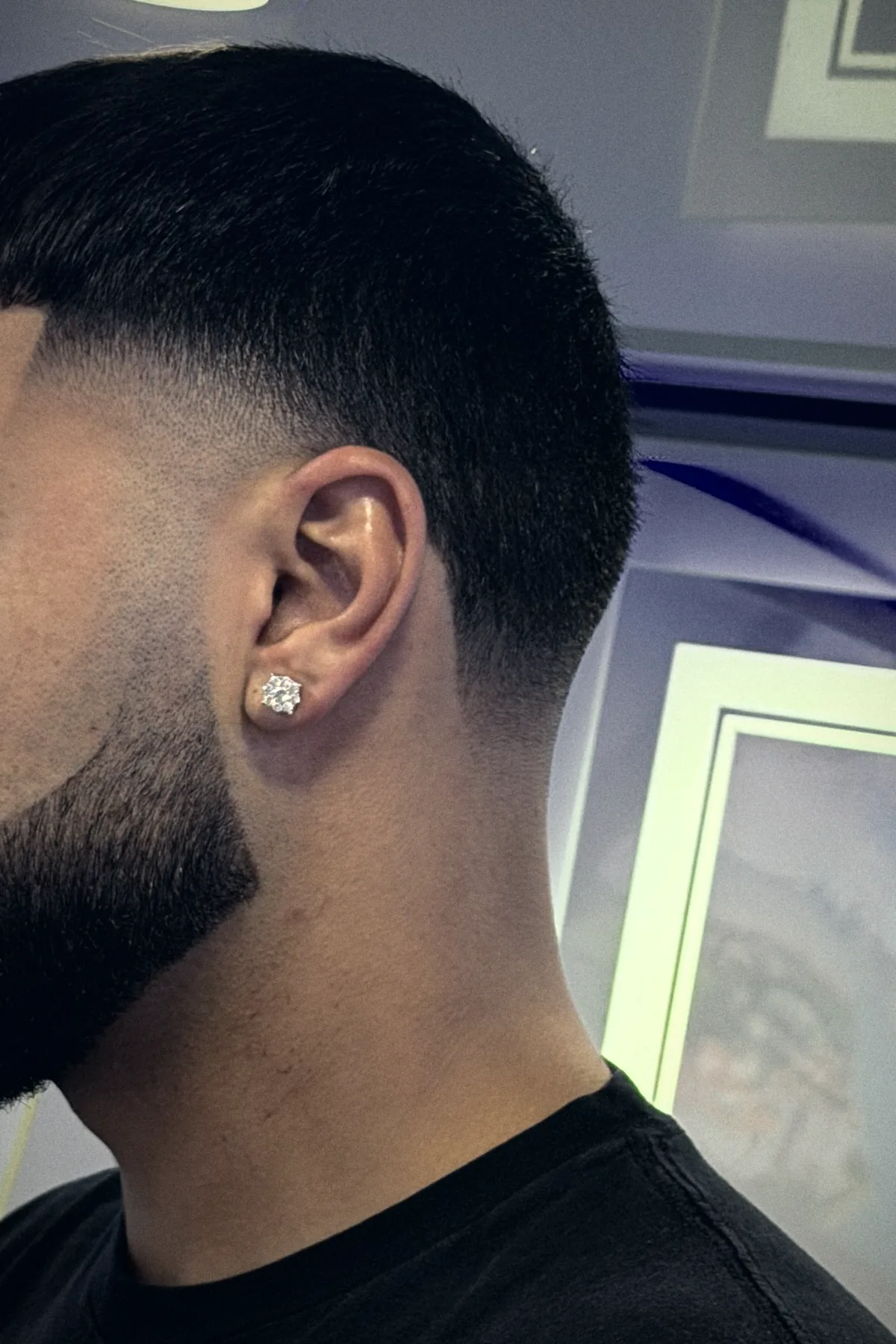 Taper en la nuca con la línea de la barba definida